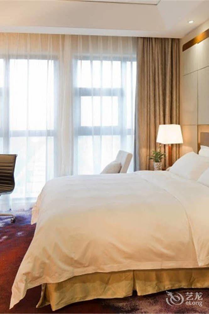 Bavaria City Hotel Beihai Exteriör bild